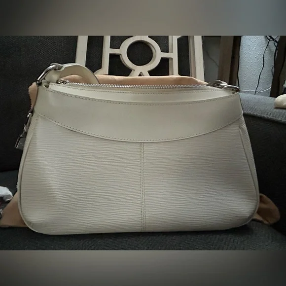 SOLD This is a gorgeous, authentic Louis Vuitton. Feel free to send offers. - Picture 2 of 16